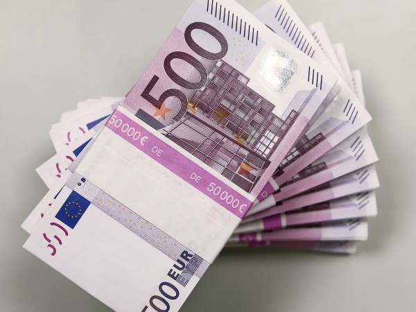 Еврото навлиза в територията на долара като предпочитана световна валута