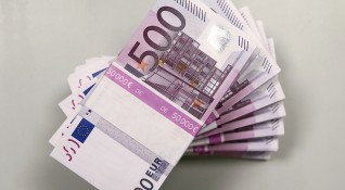 Еврото навлиза в територията на долара като предпочитана световна валута