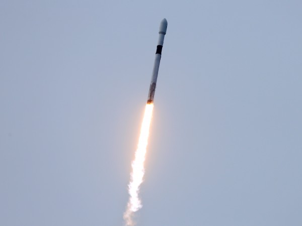 Компанията SpaceX изстреля кораб към Международната космическа станция с три