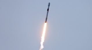 Компанията SpaceX изстреля кораб към Международната космическа станция с три