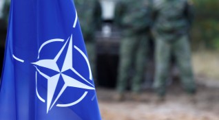 Юбилейният лидерски форум на НАТО приключил в сряда донесе няколко