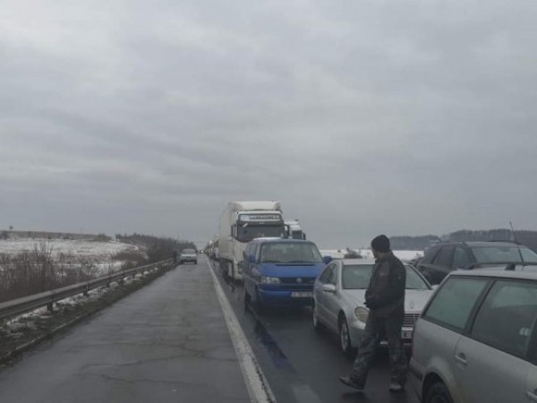 Не са допуснати сериозни инциденти по пътищата след падналия леден