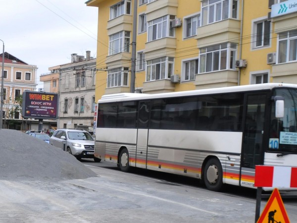 Транспортна фирма ще спре движението на автобусите си по линии