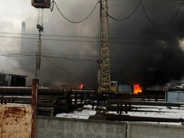 В Екатеринбург избухна пожар на територията на уралския завод за