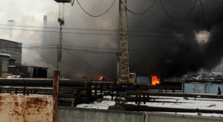 В Екатеринбург избухна пожар на територията на уралския завод за
