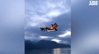 Дядо Коледа прелетя с шейната си над Монтрьо Швейцария съобщи