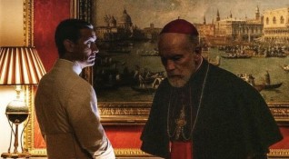 Точно месец преди премиерата на Новият папа HBO представиха пълния
