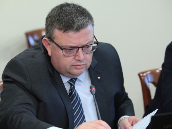Не е лека задачата на Сотир Цацаров, заяви депутатът от