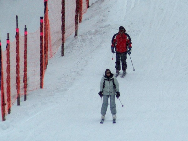 Хиляди скиори и сноубордисти се спуснаха по пистите в Пампорово