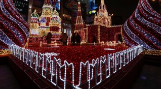 Главната новогодишна елха на Русия беше отсечена в петък в