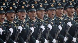 Китай има една от най големите армии в света близо 2