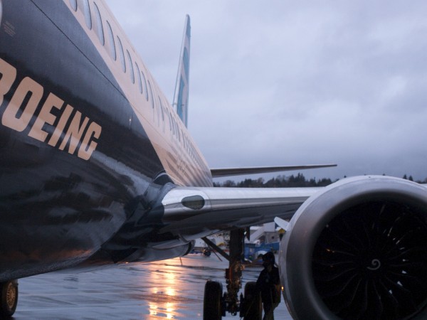 Американският самолетостроител Боинг спира производството на модела 737 МАКС (737
