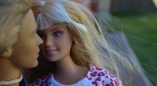 Барби и Кен са една от първите двойки с които