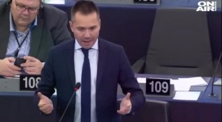 Евродепутатът Ангел Джамбазки се извини за коментарите си които бяха