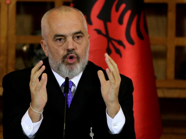 Албанският парламент одобри пакет от законови текстове срещу оклеветяване, критикувани