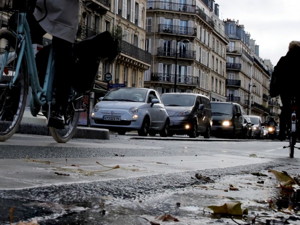 Отменени влакове, задръстени пътища, изхабени нерви - пътуващите във Франция