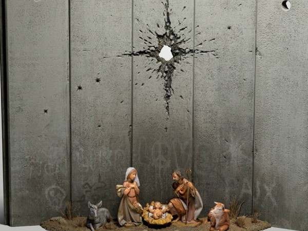 Композиция, пресъздаваща библейската сцена от раждането на Исус, на бетонна