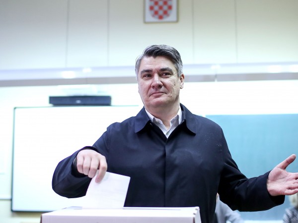 Кандидатът на опозиционната Социалдемократическа партия Зоран Миланович води на първия