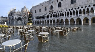 Голяма част от Венеция се оказа под вода Приливът достигна