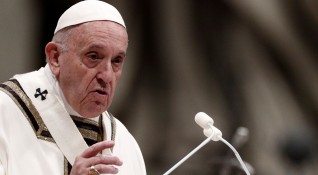 Папа Франциск провъзгласи Рождество казвайки че Бог ни обича дори