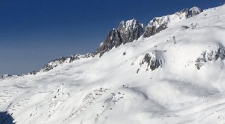 Лавина падна на писта за ски край швейцарския град Андермат