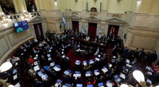 Председателите на горната и долната камара на аржентинския парламент подписаха