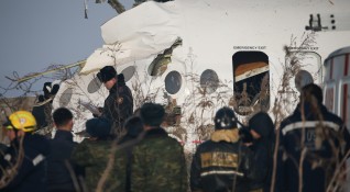 Казахстан обяви днес ден на траур след като вчера самолет
