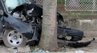 Мъж на 26 години катастрофира в Пловдив след като е