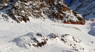 Нова лавина причини смъртта на скиор в Доломитите който стана