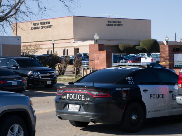Мъж откри стрелба в църква в американския град Уайт Сетълмънт,
