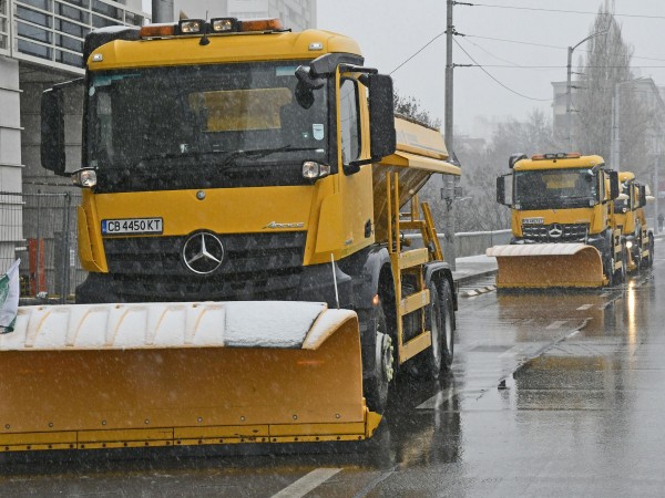 126 снегорина са работили през нощта в София, като освен