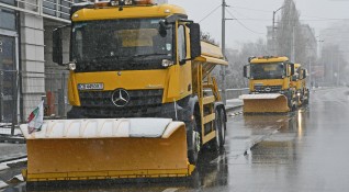 126 снегорина са работили през нощта в София като освен