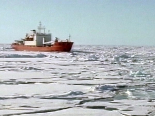 На германския полярен изследователски кораб "Поларщерн" ("Северна звезда") в Арктика