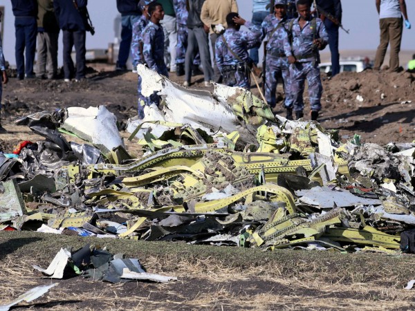 Броят на загиналите в катастрофи с големи пътнически самолети през