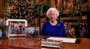 Бъкингамският дворец публикува снимка на Кралица Елизабет II заедно с