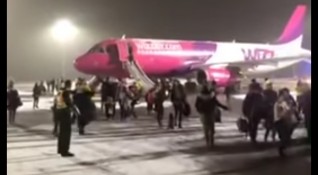 Пожар на борда на Airbus A320 на авиокомпания WizzAir доведе