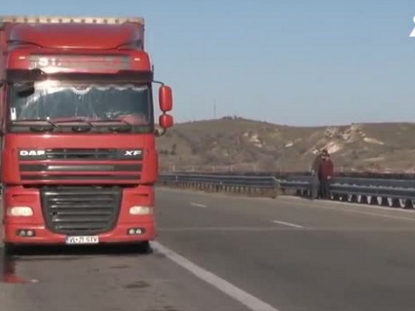 Тежкотоварни камиони образуваха 3-километрова опашка на ГКПП "Кулата", съобщи Bulgaria