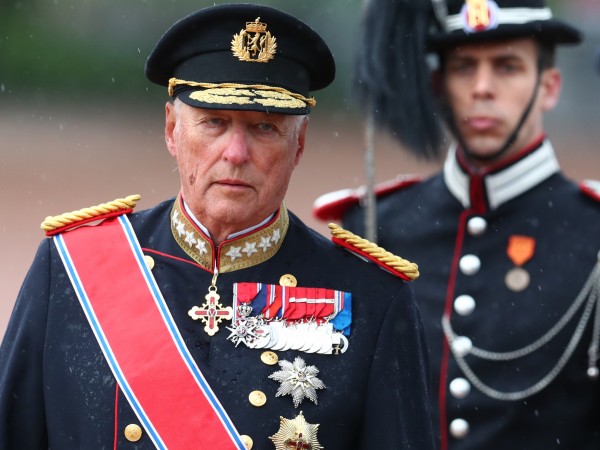 Кралят на Норвегия Харалд V беше приет в болница, съобщи