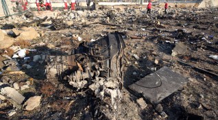 Украйна разглежда няколко възможни причини за самолетната катастрофа вчера в