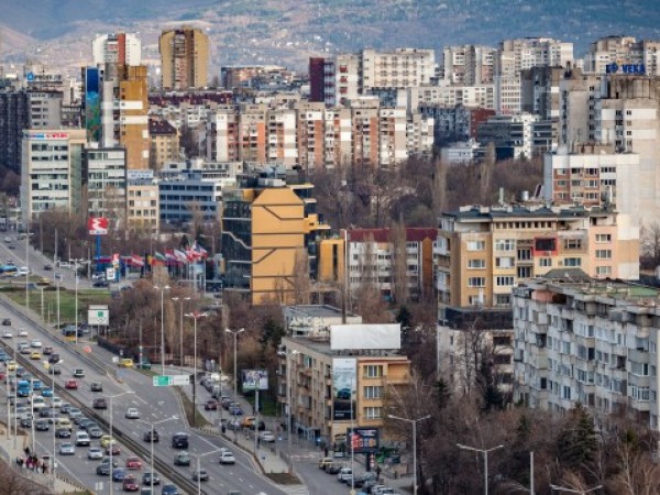 Около 40% от брутния вътрешен продукт (БВП) на България идва