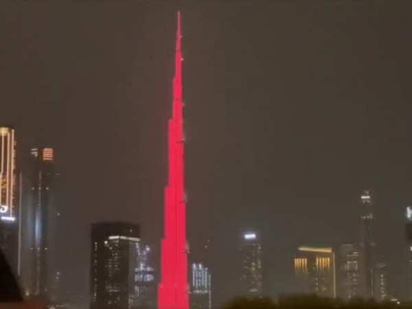 Мълния порази най-високата кула в света "Бурж Халифа". Това стана