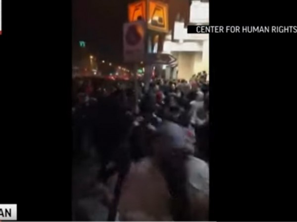 Полицията и силите за сигурност на Иран са стреляли с
