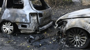 Лек автомобил е изгорял а други шест са с различни