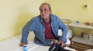 60 годишният Валентин Райков който вече месец живее в УМБАЛ Бургас