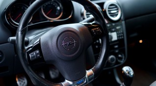 Германското подразделение на PSA Group Opel планира да съкрати до