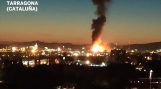 Мощен взрив е избухнал в нефтохимически завод в каталунската провинция