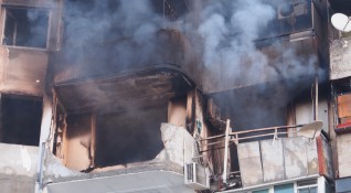 След взрива в жилищен блок във варненския квартал Владиславово двама