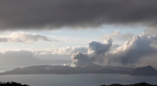 Очаква се вулканът Таал да продължи да хвърля пепел и