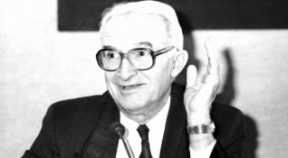 На 97 годишна възраст в сряда почина изтъкнатият български икономист и