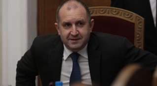 Президентът Румен Радев разговаря на Дондуков 2 с представители на